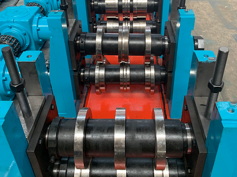 立柱冷彎機(jī)成型部分